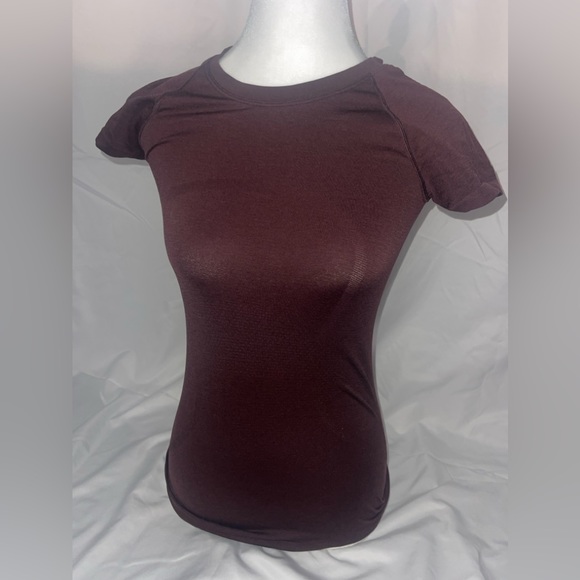 LULULEMON SWIFTLY TECH 2.0! - Picture 1 of 2